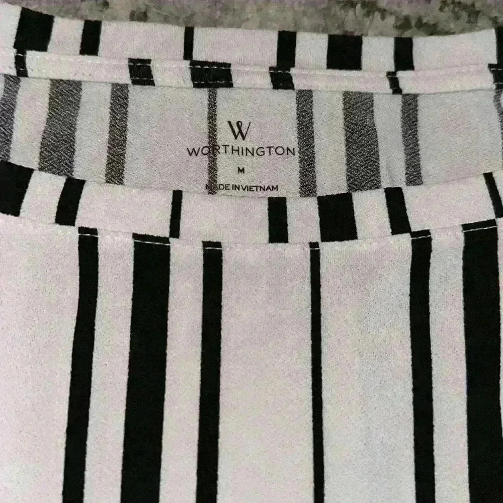 Worthington black and white striped top ruffle sleeves size M - Picture 2 of 3